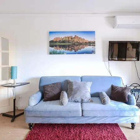 Апартаменты Seaside - 2 Mins From The Sea! *